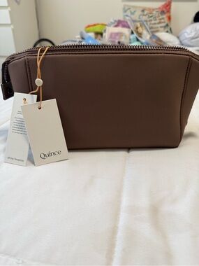 NWT- Quince all day neoprene toiletry bag, espresso brown Travel cosmetic case.